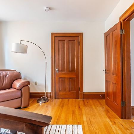 Вилла Charming Capitol Hill Craftsman Сиэтл Экстерьер фото