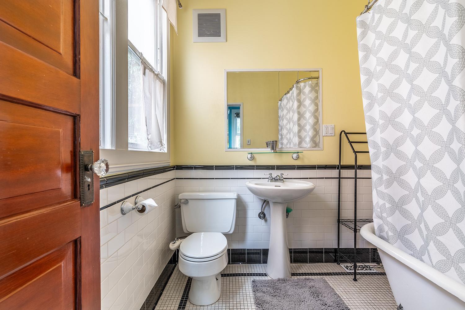 Вилла Charming Capitol Hill Craftsman Сиэтл Экстерьер фото